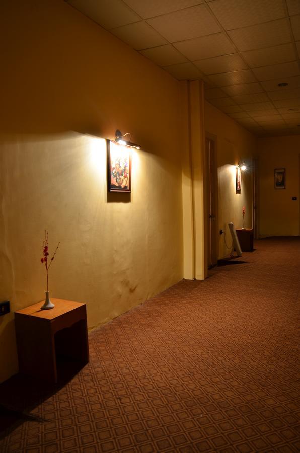 Louris Inn Hotel Caïro Buitenkant foto